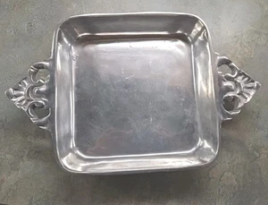 Vassoio da portata in peltro con manici a conchiglia 9"x9"x2" vintage - Foto 1 di 4