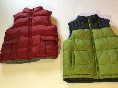 Chalecos acolchados Gymboree niñas o niños talla pequeña (5-6) forrados de lana lote de 2 usados en excelente estado Foto 1 de 4