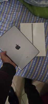 Apple iPad 6 Generazione 9.7" 128GB Wi-Fi Tablet - Grigio Siderale - Immagine 1 di 2