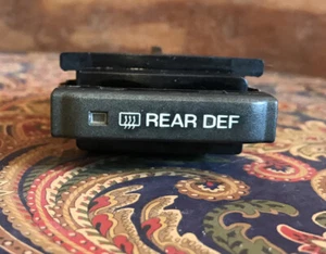 94 95 97 98 99 FORD MUSTANG "REAR DEF" WINDOW DEFOGGER DEFROST SWITCH BUTTON OEM - Picture 1 of 2