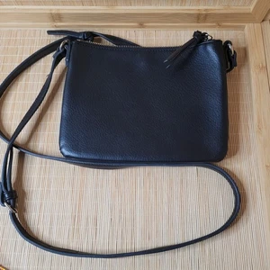 Umhängetasche Damen schwarz Leder verstellbarer Riemen - Bild 1 von 5