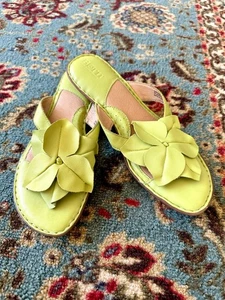 Sandalia sin cordones Born Leather Flower Chartreuse Fairy verano verde talla 7 - Imagen 1 de 4
