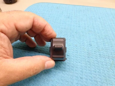 INTERRUPTOR ELEVALUNAS TRASERO IZQUIERDO O DERECHO PONTIAC GRAND PRIX 04 05 06 07 08 Foto 1 de 2