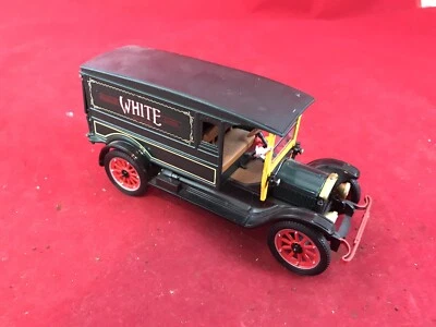 1920 White Van Metal Model (Signature Brand) - Image 1 of 4