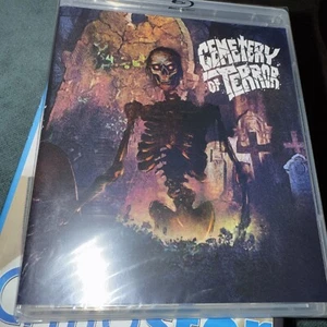 CEMETERY OF TERROR Blu-ray 1985 Mexican Vinegar Syndrome Cementerio Del Terror - Picture 1 of 3