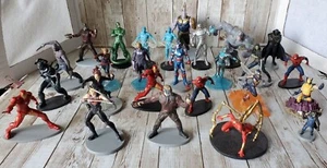 SCEGLI TU!!! Marvel Avengers Figura PVC Topper Torte Captain Spiderman Thanos Ferro - Foto 1 di 17