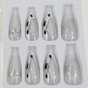 Juego de 24 uñas prensadas estilo ataúd mediano blanco claro plata mariposa - Imagen 1 de 8