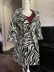 NWT small/petite Zebra short trench white black F21 Forever21 - Picture 1 of 2