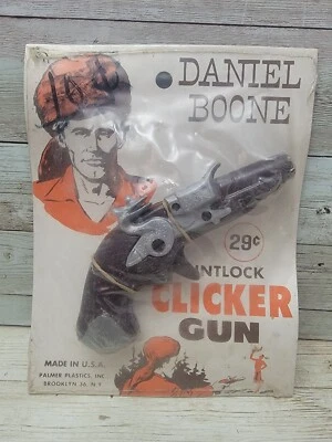 1950s RARE Daniel Boone Palmer Plastics Flintlock Clicker - Image 1 of 4