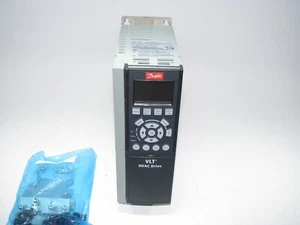 Danfoss 131B4215 VLT HVAC Drive 4 kW / 5HP - Picture 1 of 8