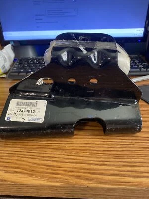 NEW OEM GM Front Left Bumper Bracket 12474012 Silverado Sierra Tahoe Yukon 99-06 - Image 1 of 3