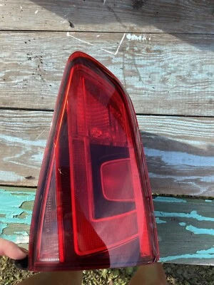 Luz trasera derecha pasajero derecho Volkswagen Golf 2015 2016 2017 OEM LED lámpara de freno Foto 1 de 4