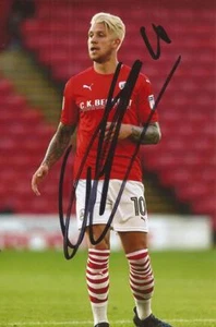 BARNSLEY: GEORGE MONCUR FIRMADA 6x4 FOTO DE ACCIÓN + CERTIFICADO DE AUTENTICIDAD - Imagen 1 de 1