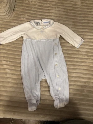 Tommy Hilfiger Marfil y Azul Claro Terciopelo Bebé Footie Talla 6-9M Foto 1 de 2
