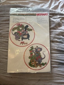 Vintage Christmas Holiday Hoops BERNAT Stitchery Stitch Embroidery Mice Stock 7" - Picture 1 of 4