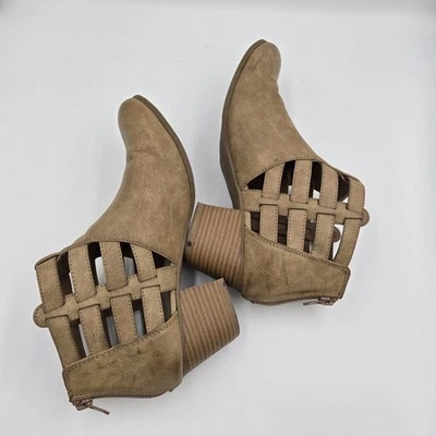 Fergalicious By Fergie Galena Ankle Boots Size 10 M Tan Booties Y2K Chunky Heel - Image 1 of 4
