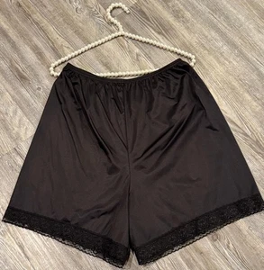 VTG 90’s Vanity Fair Black 100% Nylon Elastic Waist Laced Hem Patti Shorts 18” L - Picture 1 of 10