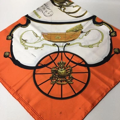 Bufanda de seda Hermès Carre 90 naranja multiusada con etiqueta Foto 1 de 4