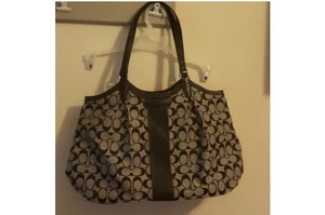 Coach Umhängetasche Handtasche schwarz und silber - Bild 1 von 4