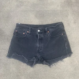 Levis 501 Shorts Womens 30 Cut Off Black  Denim Jean Booty 2" Jorts Faded Tag 29 - Picture 1 of 11