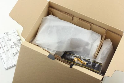 [Unused in BOX]  Nikon COOLPIX P1000  Zoom Nikkor 24-3000mm f/2.8-8.0 From JAPAN - Image 1 of 4