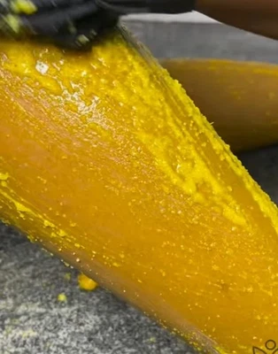 Exfoliante exfoliante tumérico para manchas oscuras Foto 1 de 2