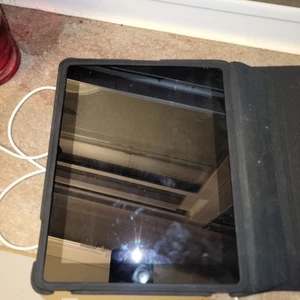 Apple iPad 1st Gen. 32GB, Wi-Fi, 9.7in - Black - Picture 1 of 5