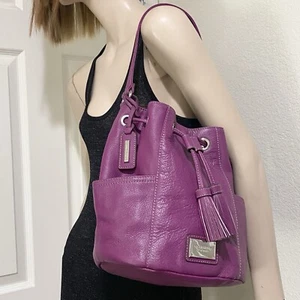 TIGNANELLO Magenta Purple Pebbled Leather Drawstring Tassel Bucket Shoulder Bag - Picture 1 of 21