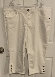 Dana Buchman White Slimming Capri - 18 - Picture 1 of 3