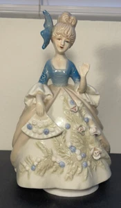 Vintage Colonial Days Figurine on Rotating Base Internal Music Box - Picture 1 of 12