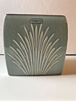 Nuevo con etiquetas Soporte de pañuelos Kassatex New York "Setai" Porcelana Azul/Verde Oro Borde Foto 1 de 4