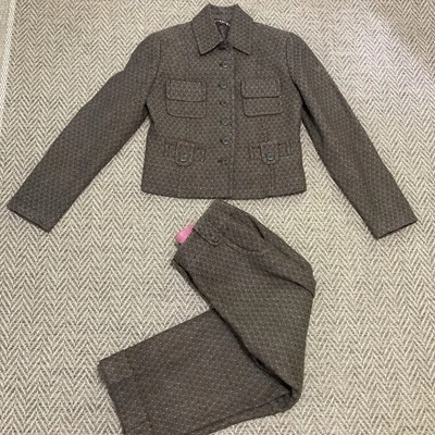 Dalia 羊毛丙烯酸混纺棕色和粉红色夹克和短裤,尺寸 4 学院风 — 第 1/4 张图片