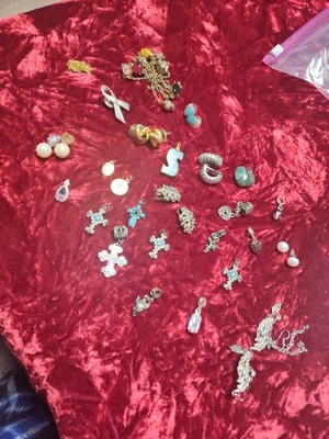 Grandma's Vintage Estate Junk Drawer Lot Jewelry Necklace  Ear - Image 1 of 4