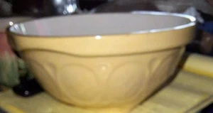Vintage T G Green 9" "Gripstand" Mixing Bowl Made in England Yellow - Picture 1 of 3