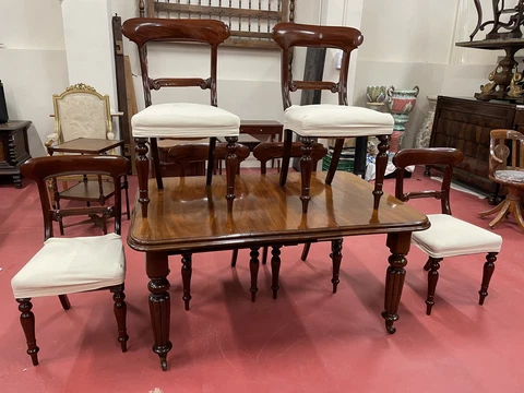 DINING SET. TABLE AND 6 CHAIRS. VICTORIAN. MAHOGANY WOOD. UK. XIX CENTURY Cover