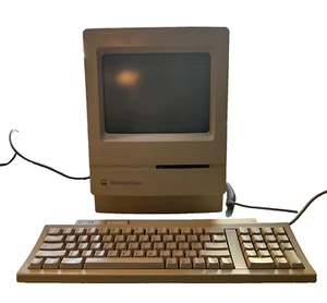 Vintage Apple MACINTOSH CLASSIC II Computer Model M4150 + keyboard - Picture 1 of 4