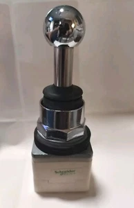 Neu. Schneider Electric 9001K31 Joystickschalter - Bild 1 von 2