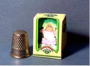 Casa de muñecas miniatura 1:12 repollo parche niño niña muñeca caja casa de muñecas niña guardería - Imagen 1 de 5