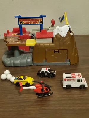 Vintage 2002 Micro Machines Emergency Center  Play Set, 4 vehicles and 4 balls - Image 1 of 4