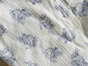 Rachel Zoe Weiß Blau Blumen Spitzenborte Duschvorhang Neu ohne Etikett Strukturiert Hergestellt in den USA - Bild 1 von 5