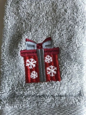 Juego de 2 toallas con yema de dedo Avanti regalo de Navidad gris bordado copo de nieve Foto 1 de 4