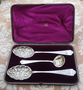 Fine Antique Boxed Set of Victorian Berry Spoons & Sugar by Mappin & Webb c.1900 - Picture 1 of 8