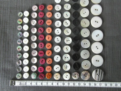 Konvolut Knöpfe Musterknöpfe Perlmutt 10 Positionen = 100 schöne Perlmuttknöpfe  - Bild 1 von 4