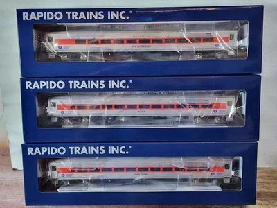 RAPIDO 128527 HO CDOT As Delivered Comet 2 Commuter Coaches 1 Cab Car 3 Pack - Image 1 of 4
