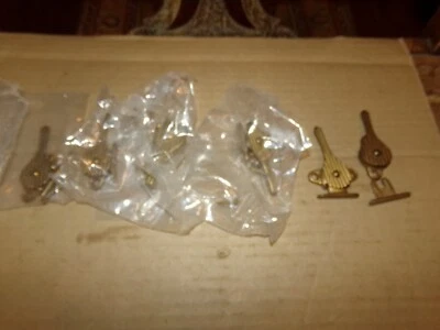 Juego de 6 sujetadores de marco lateral de ventana de hierro fundido chapados en latón vintage NOS Foto 1 de 3