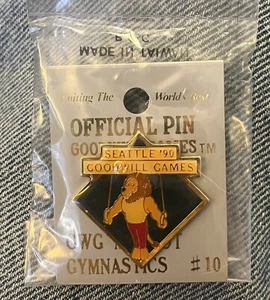 Alfiler de solapa de gimnasia ~ Anillos ~ Juegos de buena voluntad 1990 ~ EE. UU. ~ Mascota Unitus el León - Imagen 1 de 4