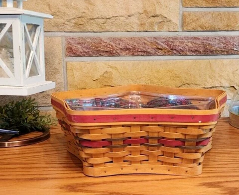 2001 LONGABERGER CHRISTMAS COLLECT. SHINING STAR BASKET W/CLOTH & PLASTIC LINERS Cover
