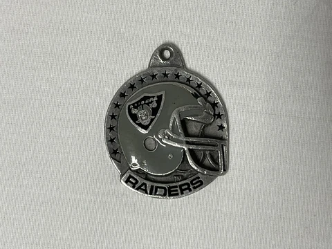 VINTAGE Raider FOOTBALL 1991 DESIGNER SISKIYOU CO. KEY CHAIN FOB Cover