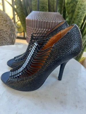 Zapatos de tacón alto Givenchy talla 37,5 negros texturizados jaula punta abierta cuero Foto 1 de 4