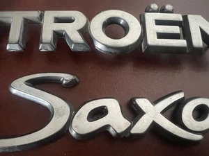 🔴 CITROEN stemma auto SAXO scritta emblema logo originali 2 PEZZI - Imagen 1 de 12